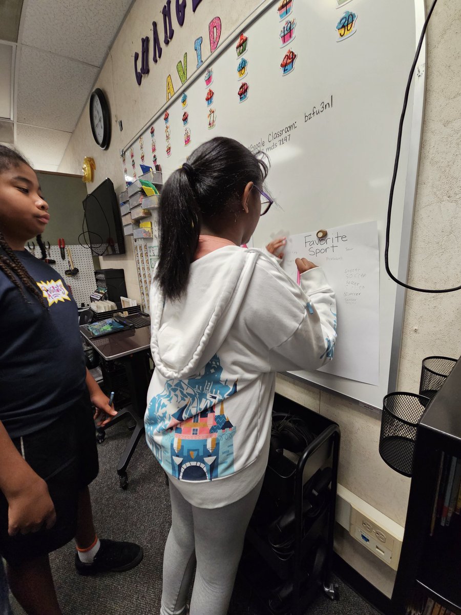 SweetScholars's tweet image. Interest surveys... It's never too early to collaborate on collecting and analyzing data together as we get to know our classmates. #4Cs #SweetScholars #FalconsUnitedInExcellence #ProudToBeVVUSD @FalconsAvalon