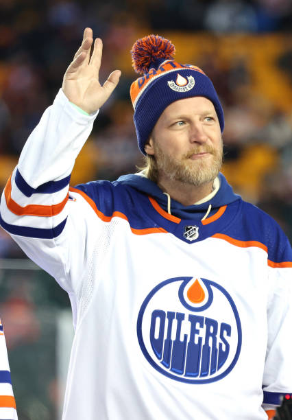 OADSBW's tweet photo. My Favorite.
The reason I am an Edmonton Oilers Fan.
#Hemmer https://t.co/3vNgmM1GuC