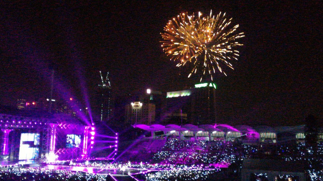 irregularglxy's tweet photo. #exolutioninMY cat4, first kpop concert, terus jatuh hati kat exo 🥰🥰🥰 https://t.co/yitFGPj7zD