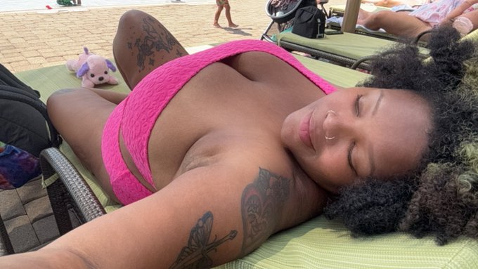 2 pic. Truly a summer baby https://t.co/KFcZuFFkvX