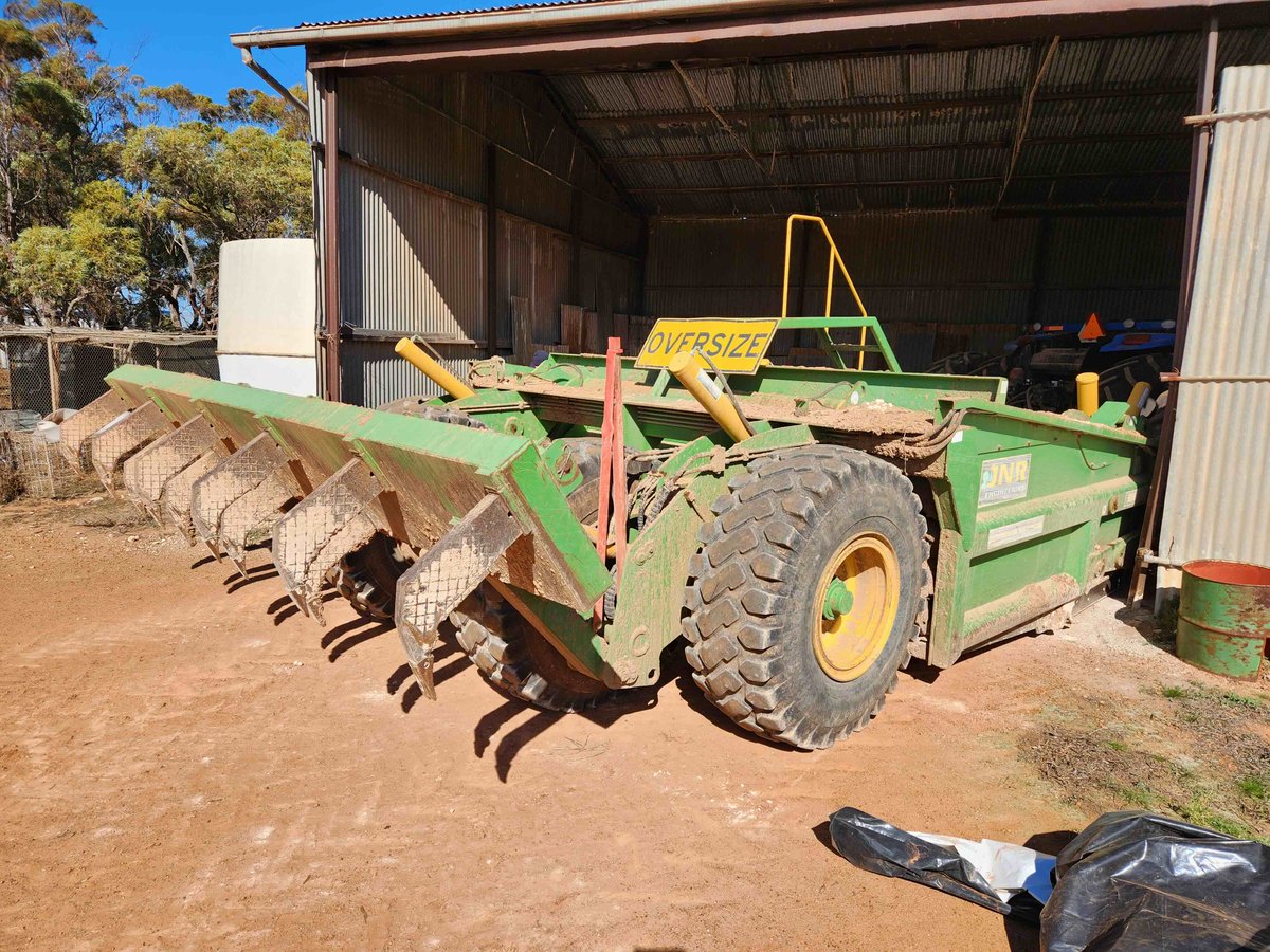 MsfMallee's tweet image. 🎙️ New #MSFFarmTalk episode! Terry Schmucker from Cootra shares how he&apos;s using sand &amp;amp; clay to tackle salinity and boost soil health. A must-listen if you&apos;re tackling salinity! 🎧 Listen now: loom.ly/sf6S4sU
#FutureDroughtFund  #DrySalineLand #AIREP #NSS