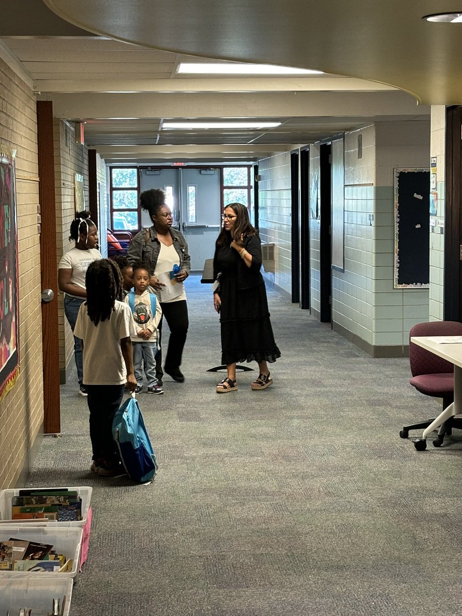 Back to school night is such a joyous time to welcome our families back to school! #GracemorPride