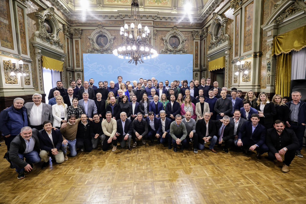 marisafassi's tweet photo. Junto a @Kicillofok, @magariovero, @PabloJ_LopezOK y @Carli_Bianco, firmé la tercera cuota del Fondo de Fortalecimiento Fiscal Municipal. Esta política, impulsada por @BAProvincia, nos permite a los intendentes/as seguir concretando obras que benefician a nuestros vecinos/as. https://t.co/soPfNtluMe