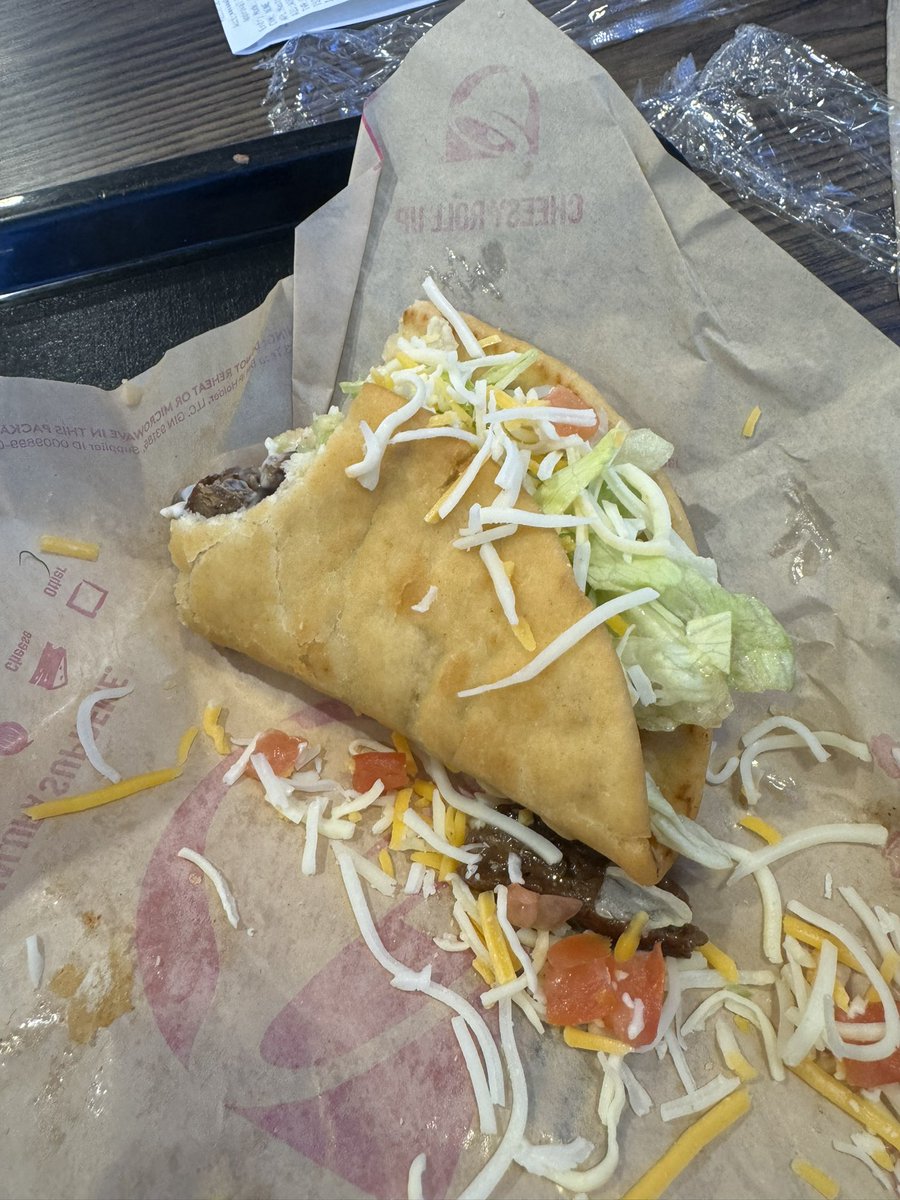 Wow <a href="/tacobell/">Taco Bell</a>  just went to a poorly kept Taco Bell in Elizabethtown KY ordered a Mexican pizza combo and 1 not 2 not 3 but 1 steak chalupa bill was over $22 I asked why so high the 1 steak chalupa was over $7 ! Seriously? this isn’t worth it.