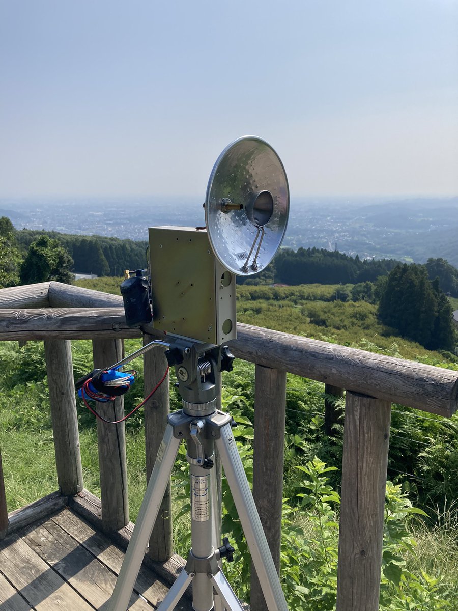 JH1OQH's tweet image. スーパーの食器コーナーではアンテナに利用出来そうな物が見つかると想像が沸きますアルミジャーレン１８φ  ステン製オタマ5φでwavelab用カセグレンアンテナを作って見ました、それなりにGaが有りポータブル機に取付け性能に満足してます
#24GHz  #WAVELAB