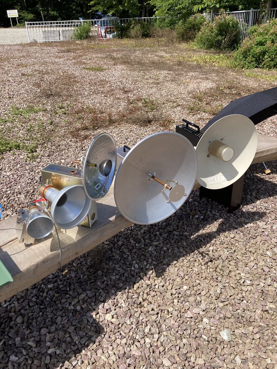 JH1OQH's tweet image. スーパーの食器コーナーではアンテナに利用出来そうな物が見つかると想像が沸きますアルミジャーレン１８φ  ステン製オタマ5φでwavelab用カセグレンアンテナを作って見ました、それなりにGaが有りポータブル機に取付け性能に満足してます
#24GHz  #WAVELAB