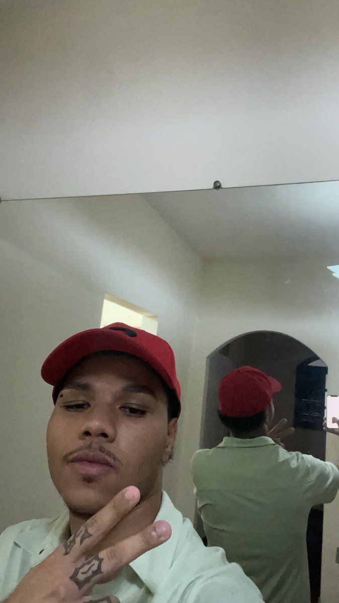 djsantos___'s tweet photo. 😑😁 https://t.co/C5MH3zKGXC