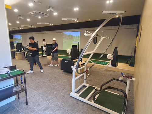 Proswing_Inc's tweet image. 프렌즈아카데미 대구학정점
#프로스윙머신 이용한 차원이 다른 시원한 레슨을 만끽하세요.

제품문의:1899-6637

#골프스윙레슨도구 #골프스윙기구 #골프궤도교정기계 #골프자세연습기계 #드라이버머신 #아이언머신 #드라이버스윙각도연습 #아이언스윙각도연습 #드라이버자세스윙기 #아이언자세스윙기