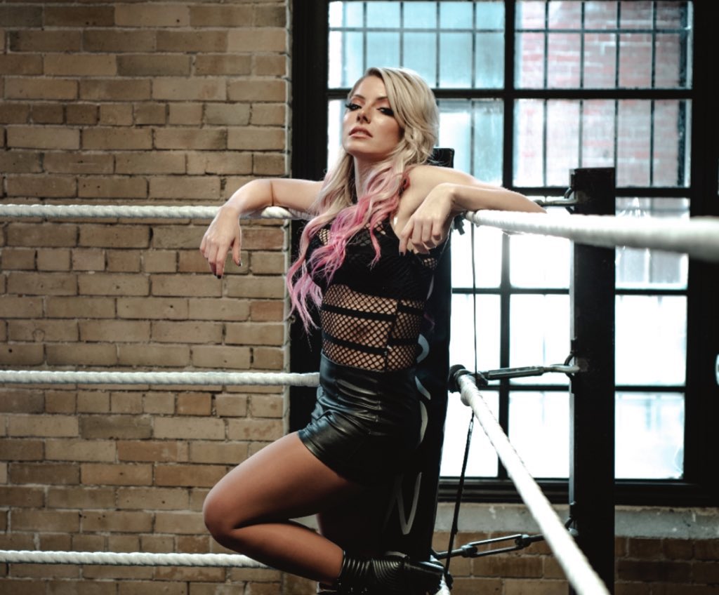 Waiting to train with <a href="/ScrewYourHugs/">Your Role Model. |Not @ItsBayleyWWE.|</a>. ❤️