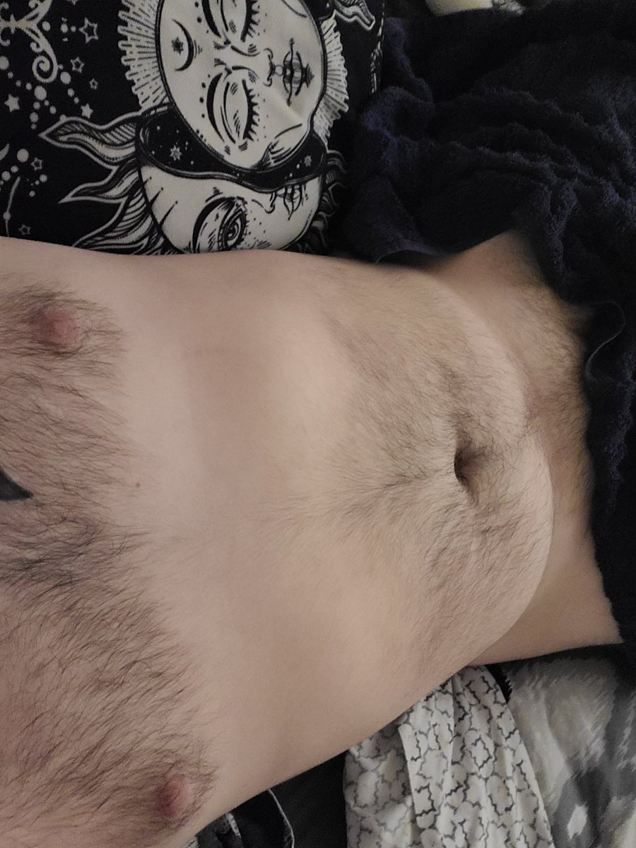 DaddyDevinxx's tweet photo. Someone come take the towel off😈 https://t.co/Q6BYyDOW6i