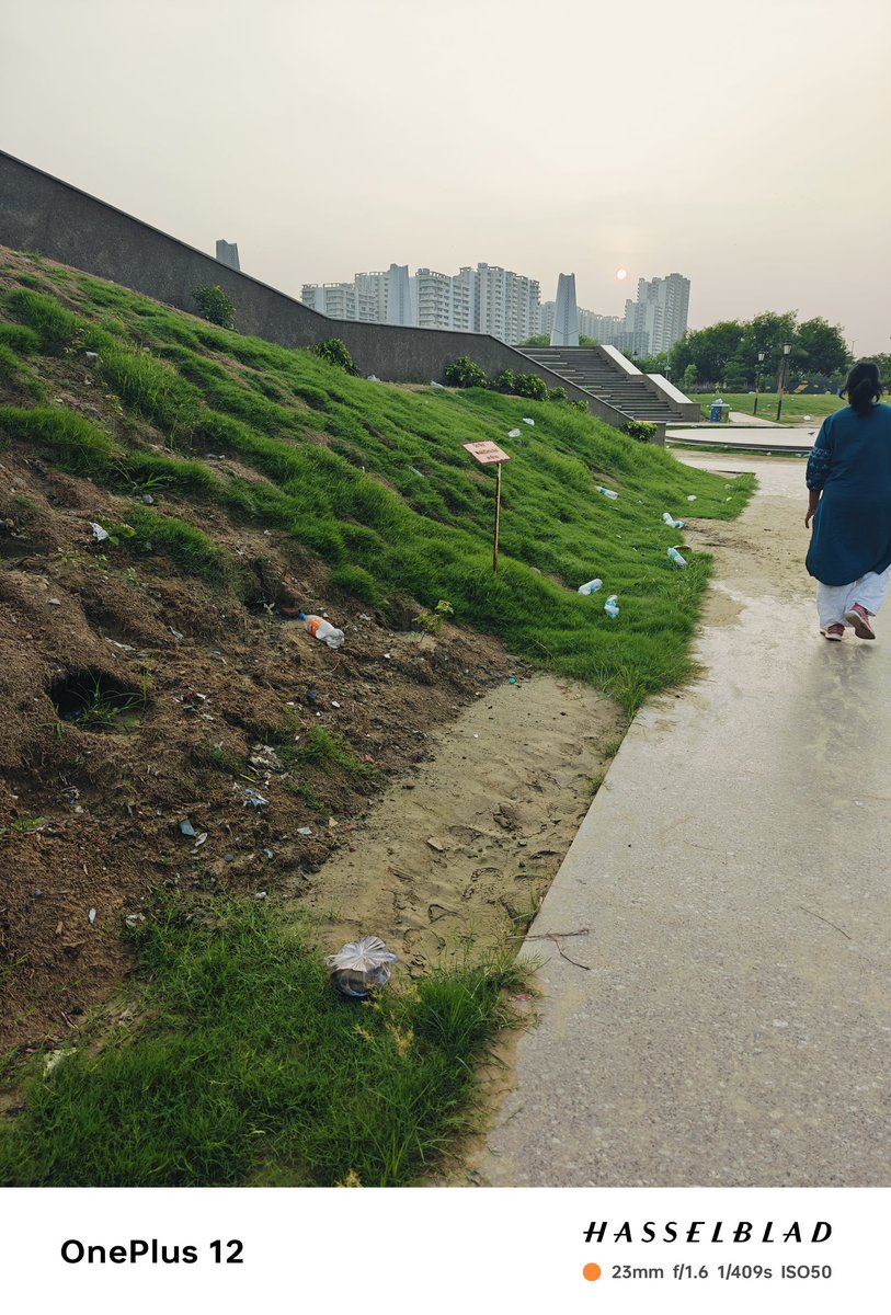 ACE2018's tweet photo. @noida_authority @CeoNoida such is the dire state of Ved Van park in Sec 78 Noida. Inaugrated in June'24, park has only deteriorated due to poor management.
@Newstv24_7 @newstv24bharat https://t.co/FYStgOhQVM