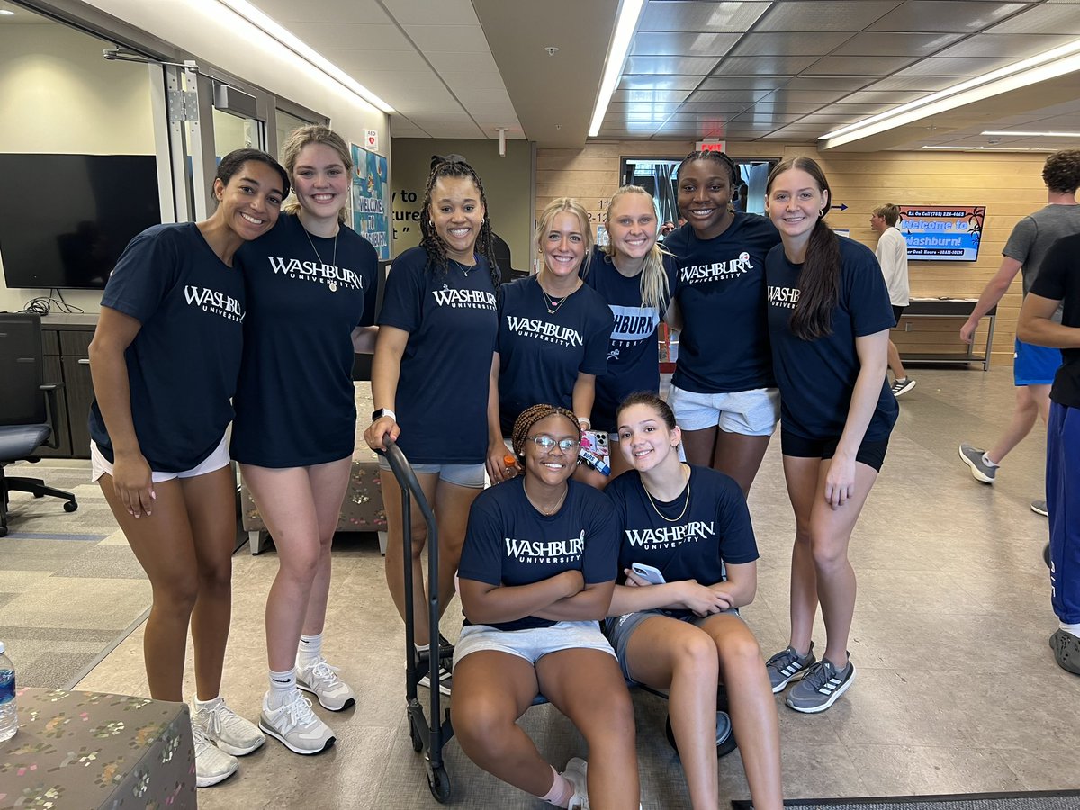 IchabodWBB's tweet photo. 🧳MOVE CREW 2024 🧳
#gobods #welcometowu🎩 https://t.co/sIrOINGIgV