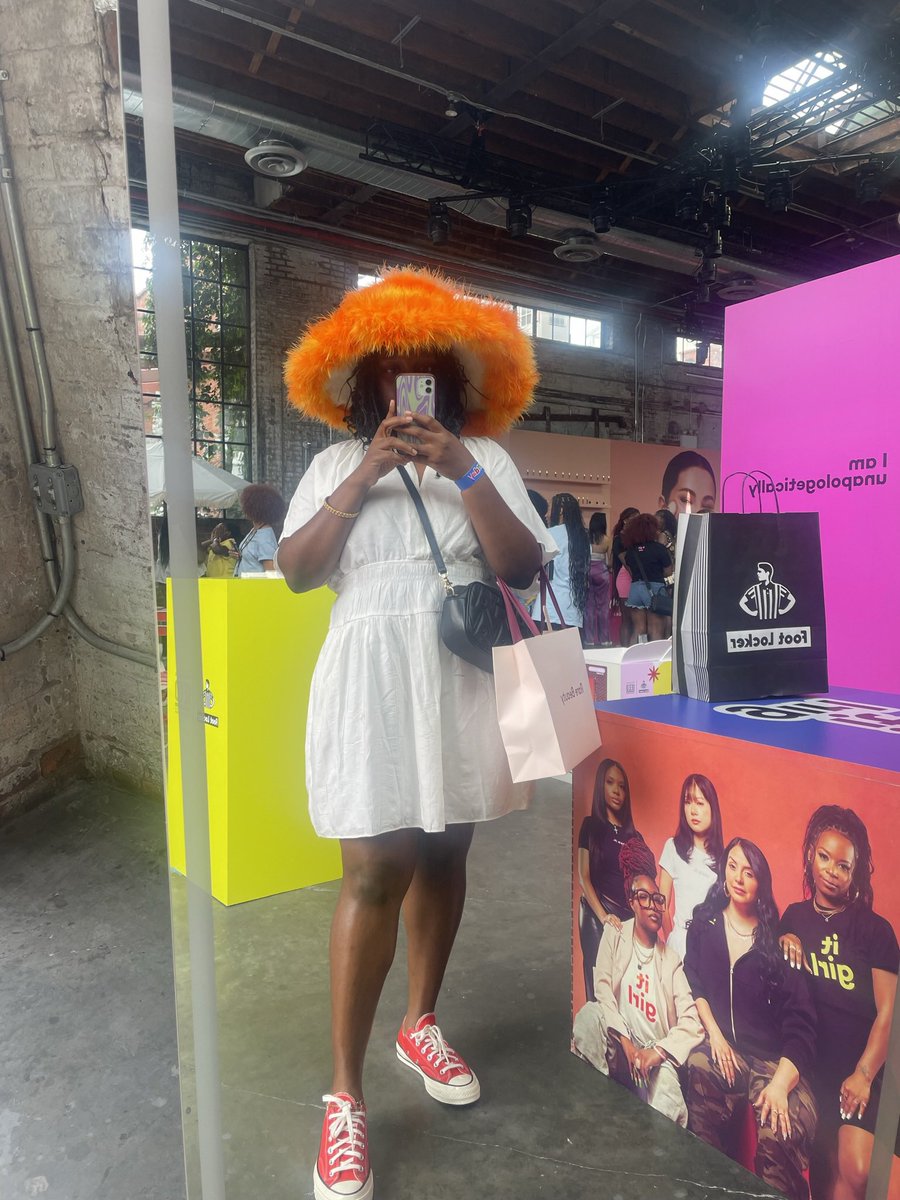 kylakola's tweet image. 🧡🩷
Follow @kylanyc_ on Instagram #clothingdesigner #hatdesigner