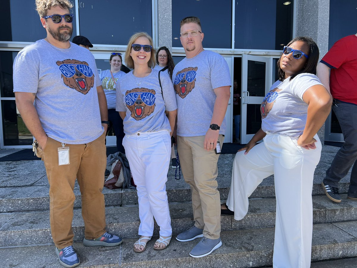 mstacey79's tweet photo. Convocation 24-25 is complete! Weโre days away from greeting our kids. I couldnโt be happier to work with this awesome admin team! GO BEARS!!!!! #isdstrong #bearsrising #proudprincipal https://t.co/5dTbSoY03T