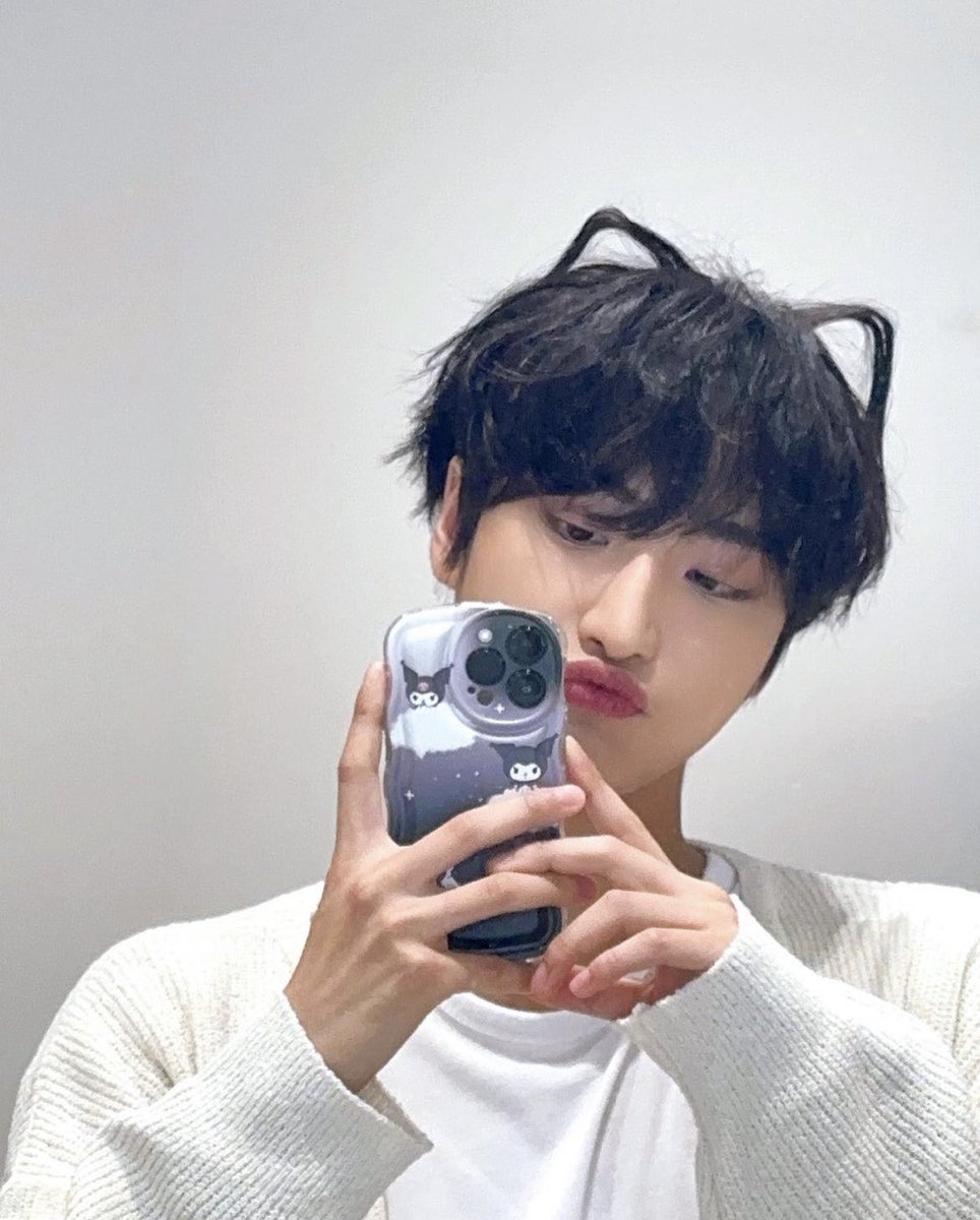 borabora_koo7's tweet photo. @starhwakin first was wooyoung, now it’s Seonghwa https://t.co/3PS4LtEd3w