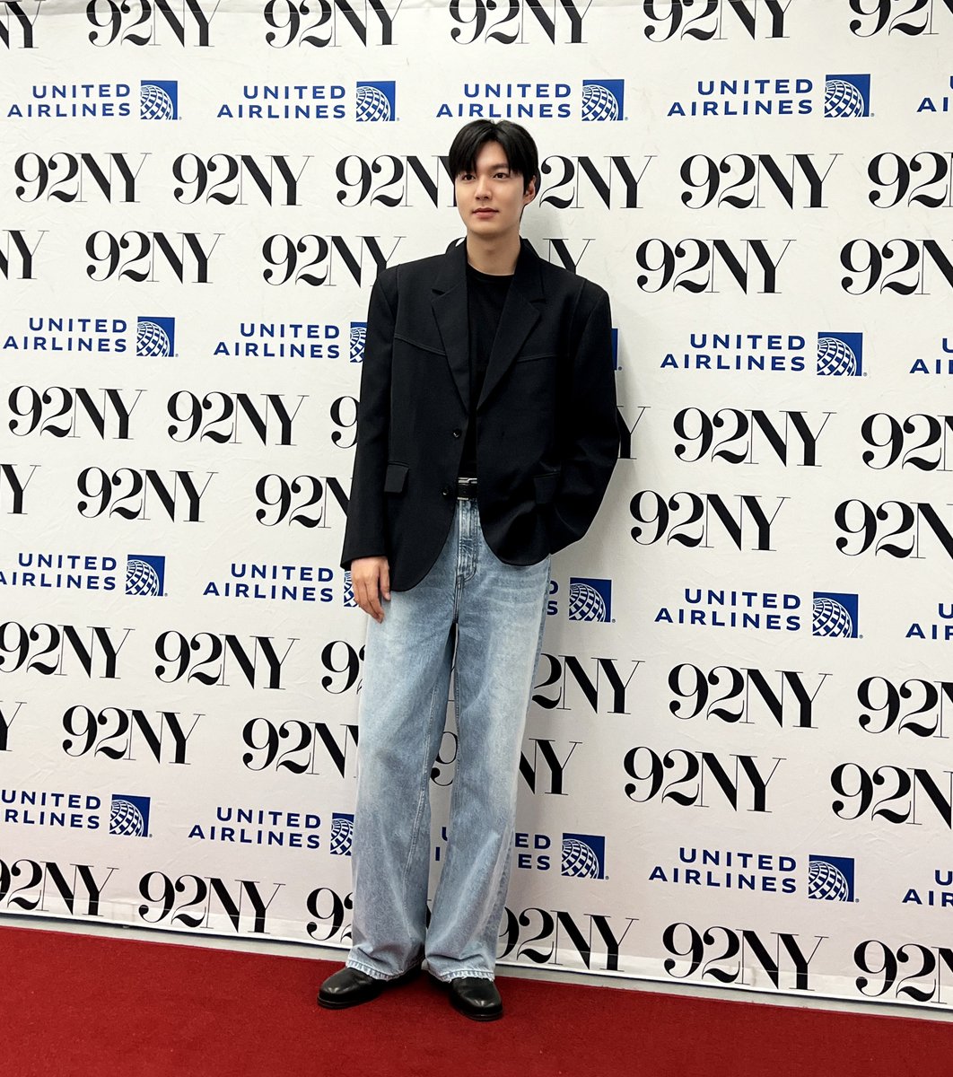 [#LEEMINHO]

‘파친코’ 시즌2 스크리닝 행사에 참석한 민호 배우의 빛나는 모먼트✨🎞

어느덧 코 앞으로 다가온 한수와의 만남,
8월 23일, 애플TV에서 ‘파친코’ 시즌2 우리 곧 만나요!🙌

Minho's shining moments at the 'Pachinko' Season 2 screening event✨🎞

The wait is almost over, Hansu