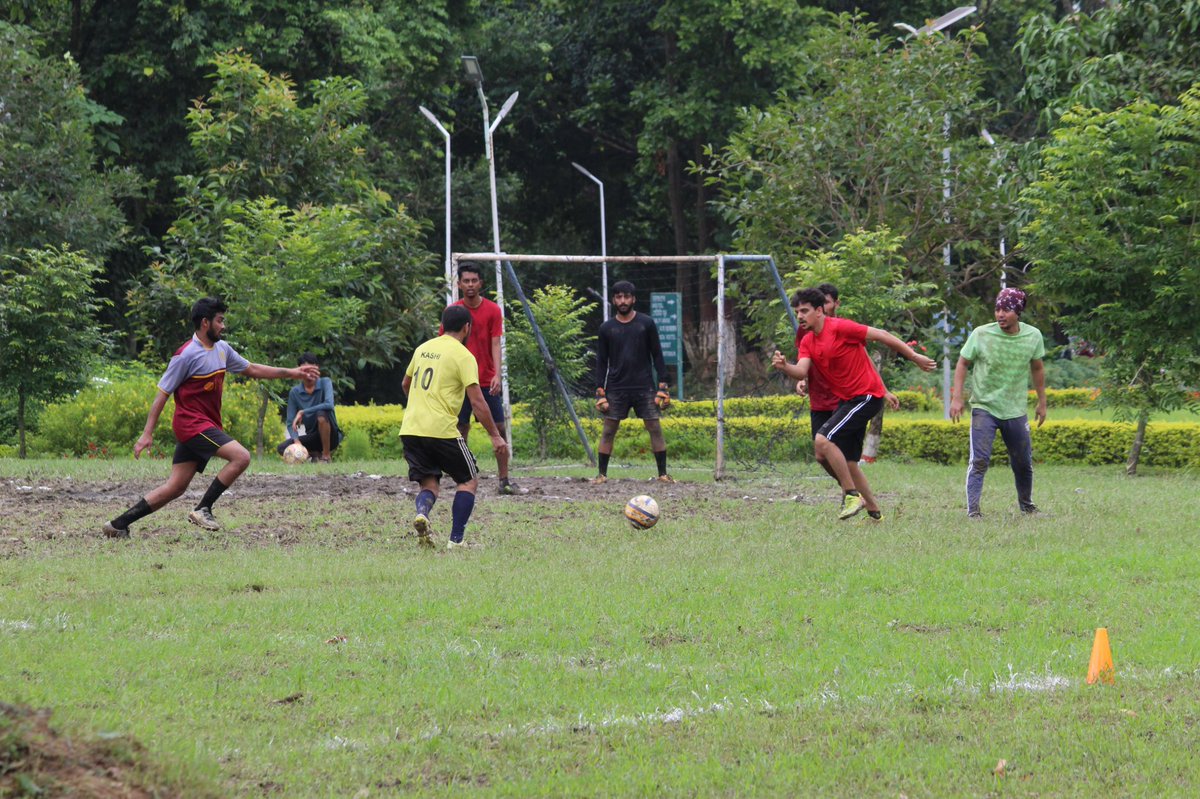 wii_india's tweet image. Sports and research brings everyone together# WII&apos;s Independence Day Football ⚽ tournament concluded where team Viper lifted the cup with a 3-0 lead over Markhor. Teams- Manta and Lammergier also gave their best⚽.
@moefcc, @wii_india, @vrtiwari1, @amitwii, @lifeofawild