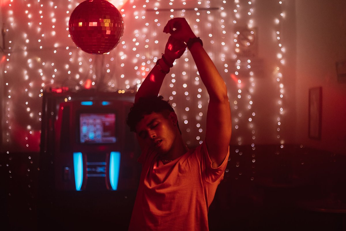 Gabrielgtzg's tweet photo. "Los demonios del amanecer" de Julián Hernández @JULIANHERPER será la película de clausura de la 13 de Muestra Internacional de Cine Queer 🎞️🏳️‍🌈🏳️‍⚧️de Monterrey, NL 🇲🇽#QMTY2024 
@conartenl 
🧵8/8 https://t.co/oboyK2mU5R
