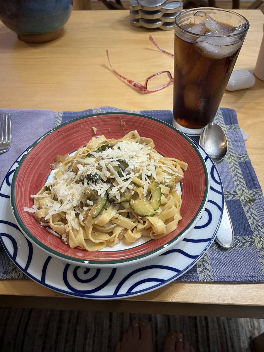 RunnerWineBeach's tweet photo. Fresh pasta with sautéed onion, zucchini, and garlic with herbs and a splash of balsamic glaze. #feedyourpeople #loveyourpeople #cookingtherapy https://t.co/Av2kwdFkV8