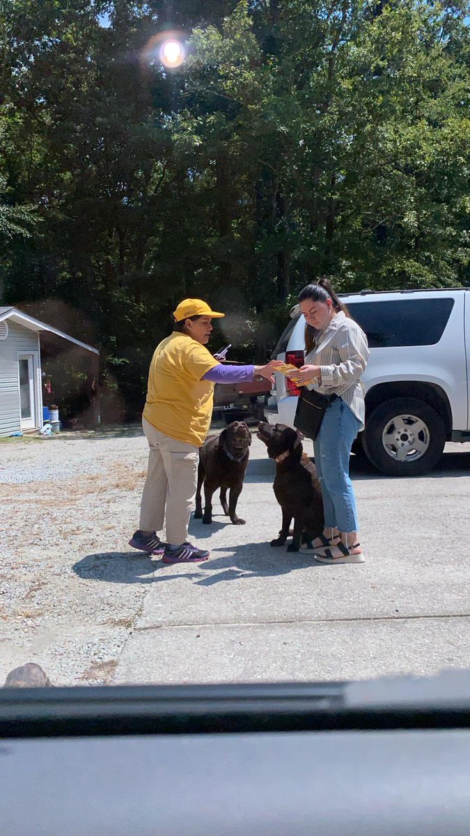 @gaconganas volunteers invite nuestra gente to exercise their right to vote ✊🏽and register to vote for the #2024presidentialelection on Nov. 5th🗳️ To register/verify your registration status, visit the GA Sec. of State's My Voter Page at mvp.sos.ga.gov/s/
