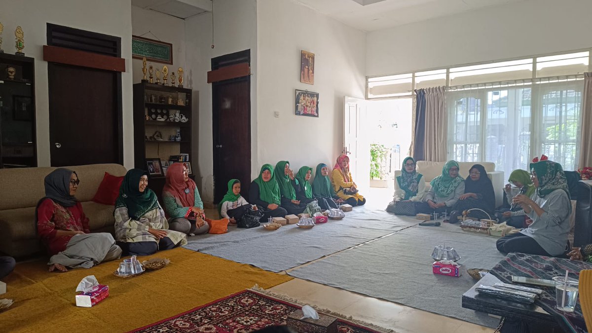 Ummi Rohmi Dorong Pengembangan Koperasi Syariah di NTB Sebagai Solusi Pembiayaan Aman dlvr.it/TBz5j6 #lopermedia #loperberita #loperkoran #korandigital #loperonline #loperdigital