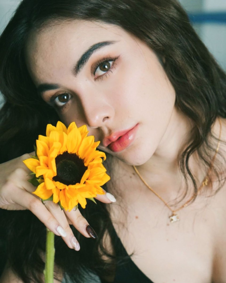 gleyce_smiley's tweet photo. A dona dessa conta é uma SMILEY, exclusivamente dedicada a @itscharlotty e nada mais 🌻🤍🪐🐋🐰 https://t.co/FHr3IayOJW