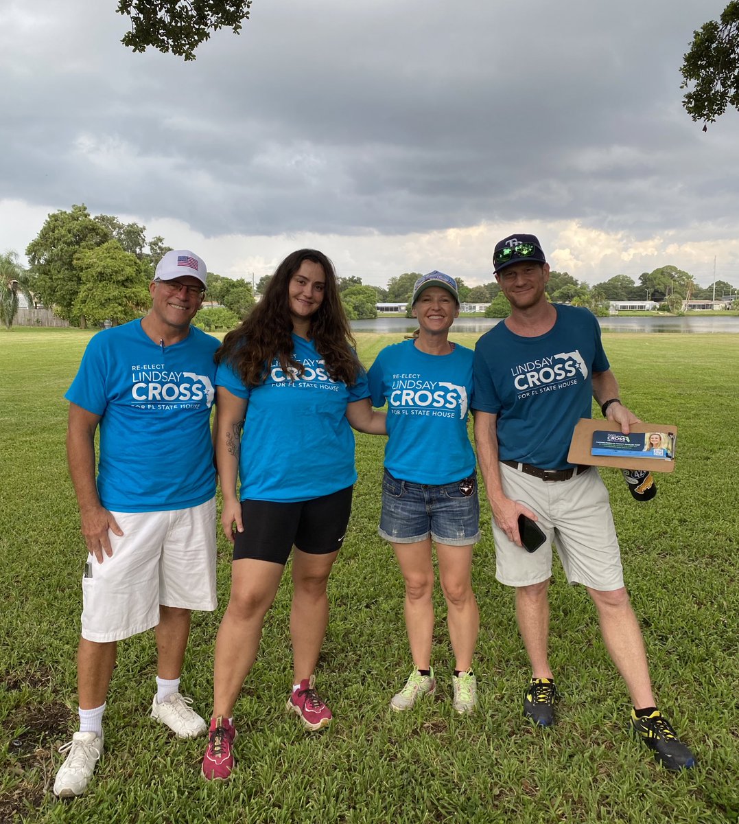 LindsayCrossFL's tweet photo. Appreciate the new volunteers that are helping us talk to constituents and canines all around the district! 🐶⭐️
#crossforflhouse #caninesforcross #crosswalking https://t.co/uJsDzNFZwm