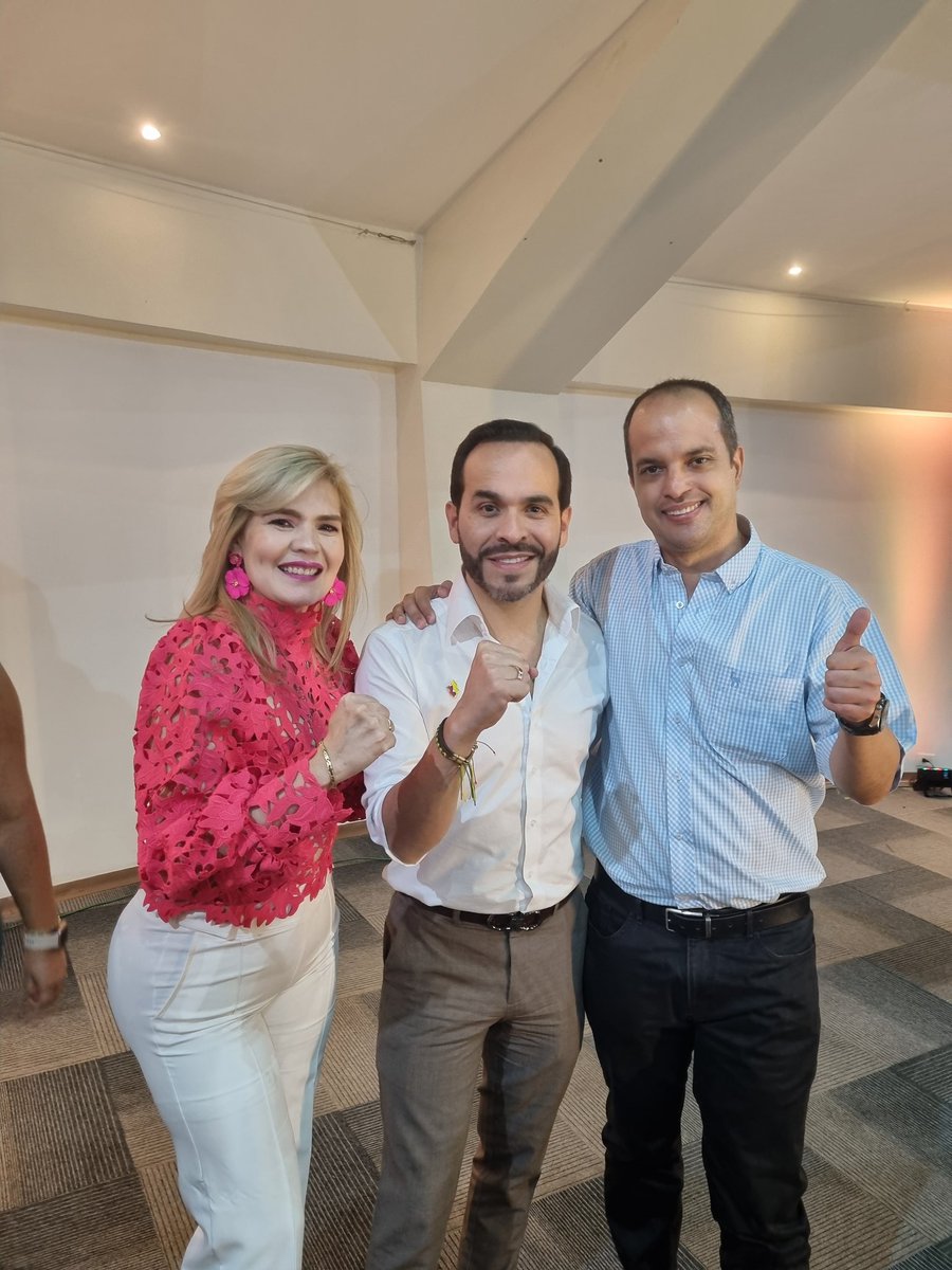 FELLODAVILAC's tweet photo. Con @DELAESPRIELLAE un patriota que lucha por salvar a colombia y que cese la horrible noche https://t.co/UODJLUrFJc