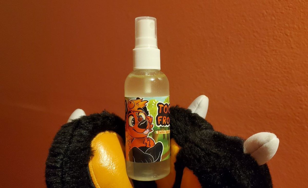 Melvis_Barksy's tweet photo. Anybody want my fruity stench? 🍒🍊

I now have my own fursuit spray! Huge thank you to @sable_suits for making it possible and @CactiMutt for the stellar label art! I'm super happy with it (and so is my nose) X3

Purchase here: https://t.co/xd9Gmw80RG https://t.co/lX5r6T6NqA