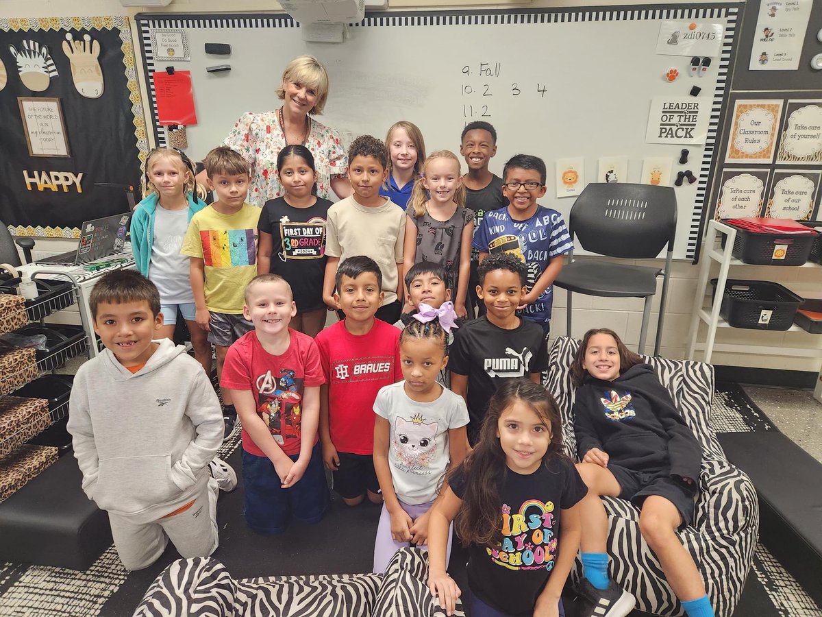 amydocherty44's tweet image. Oh wow! On Lakota’s FB page with my sweet kids from day 1! I so loved my day with this crew! Ready for my small group tomorrow! ❤️ Best job ever! @wolvestweet @LakotaDistrict