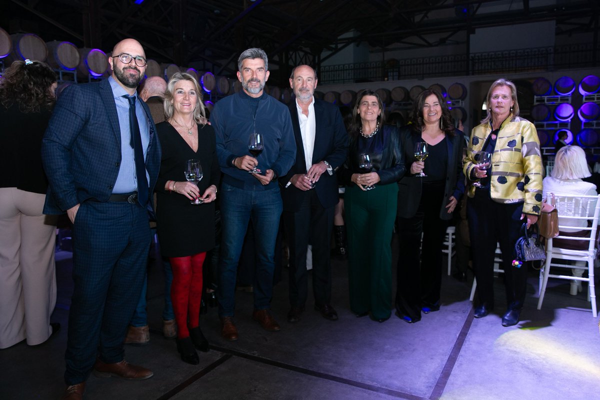 mariana_juri's tweet photo. Celebro este nuevo aniversario del Bus Vitivinícola porque demostró ser una herramienta innovadora para ampliar la oferta turística a la gran cantidad de visitantes que recibimos año a año en Mendoza. Felicitaciones a Claudia Yanzón y a todo el equipo de trabajo. https://t.co/IQs6w0MUKx