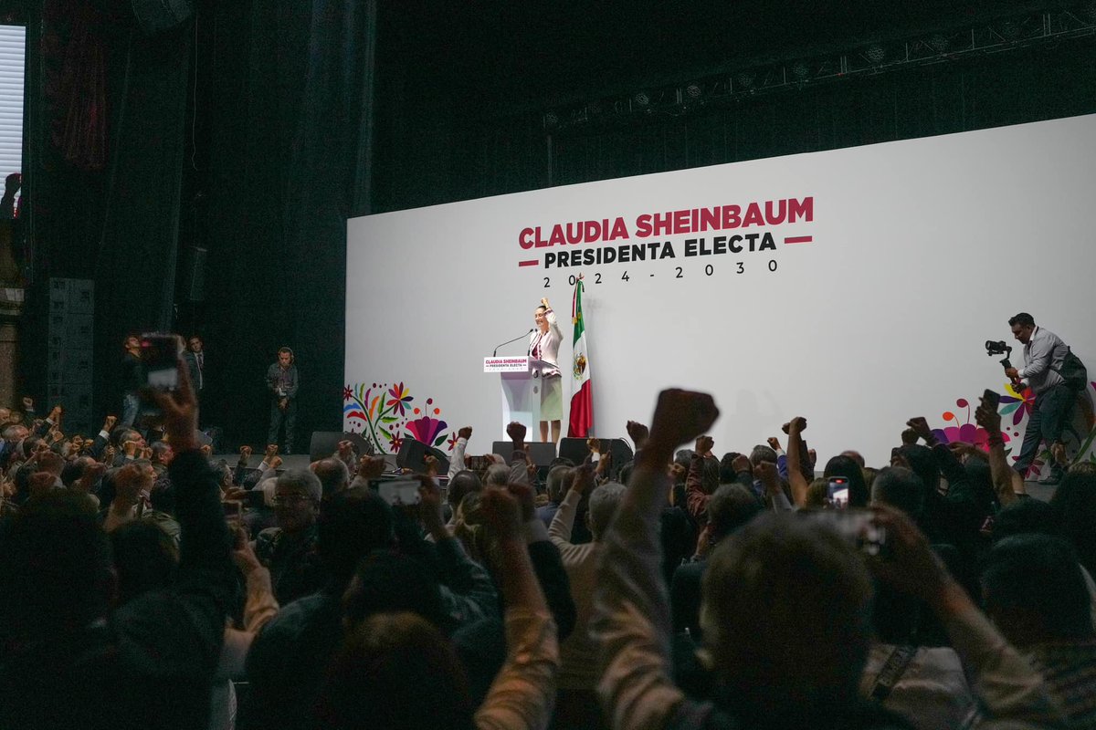Morena_Izcalli's tweet photo. Con @Claudiashein, llegan a la presidencia todas las mujeres, y también, los anhelos y los sueños del pueblo de México que quiere que continúe la transformación. 

Más información: https://t.co/gdfN2eH8mq https://t.co/eDsVvc8jX8