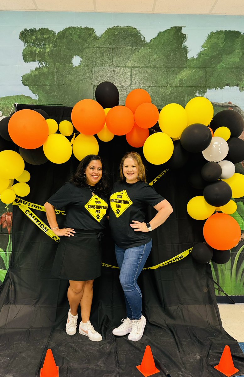 Happy to see all our <a href="/NISDCNE/">Colonies North ES</a> students at Meet the Teacher Night! See you all Monday!❤️✏️📚📓🦺🚧 #inourconstructionera <a href="/NISDCounseling/">NISD Counseling</a> <a href="/NISDWholeChild/">NISDWholeChild</a>