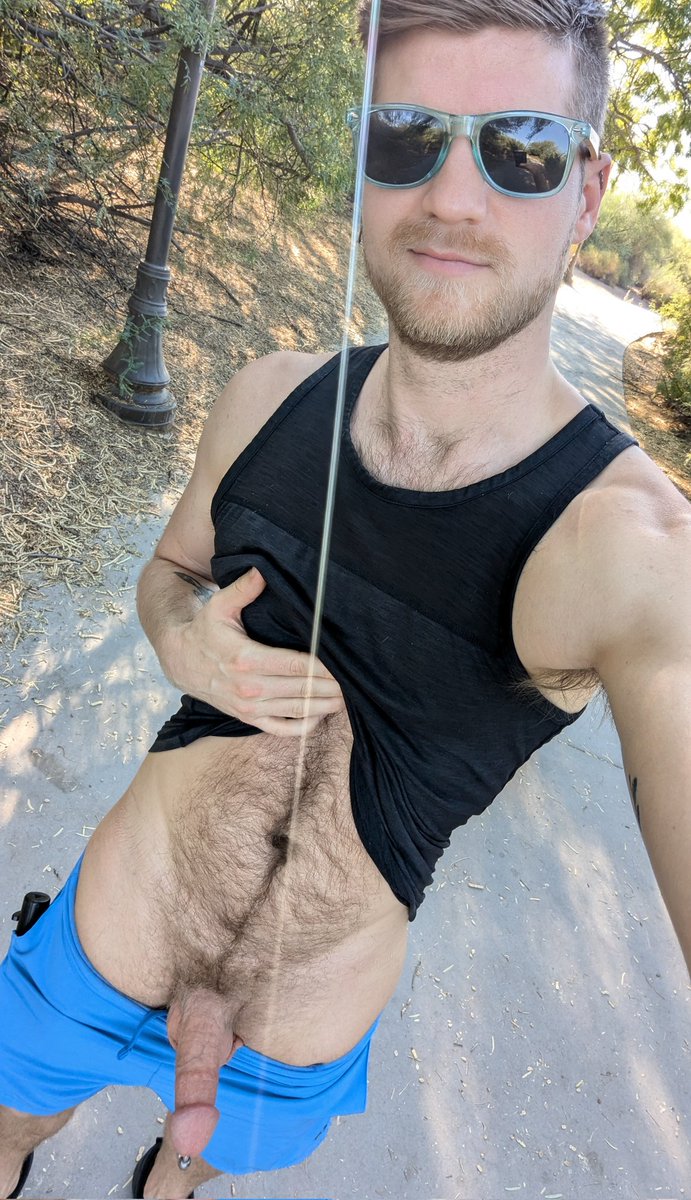 ExhibOtter_6's tweet photo. Take a walk with me? 😈 https://t.co/hZJv2MEwlR