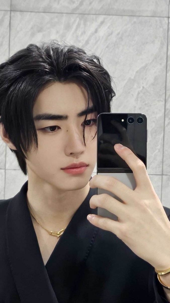 Wey bby Sunghoon me solucionó la vida, ya no extraño a nadie WTF