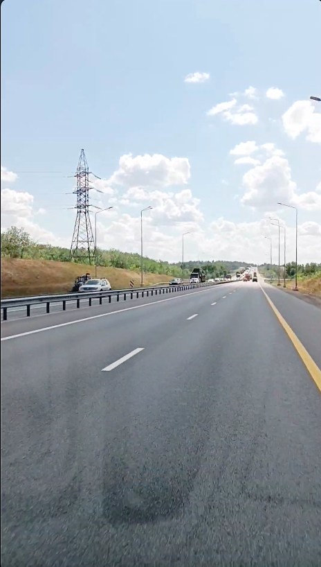 Rhaescuporis's tweet photo. Redeployment of RuAF from Zaporizhzhia axis presumably to Kursk region. 858km M-4 highway, a column of Group of troops 'East' heading northward: 14xMT-LB, 1xBTR-82, 4x2S1 Gvozdika, 2x BM-21 Grad.
48.93203422805031, 40.46392796857284
@GeoConfirmed https://t.co/IAFqF5UYsN