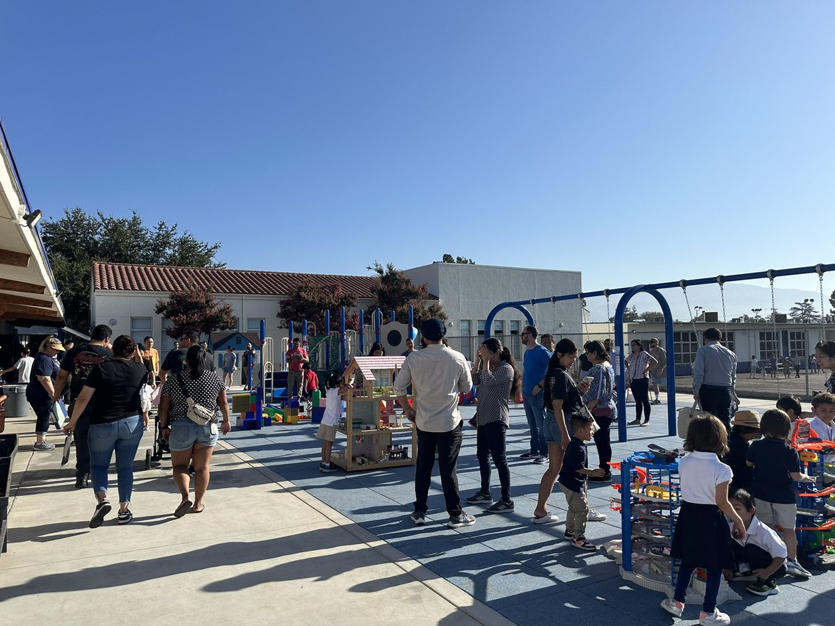 Andrea Mendoza, Ed.D (@ausd_amendoza) on Twitter photo It was beautiful #ArcadiaFirstDay morning at Holly Avenue! 🥰 <a href="/ArcadiaUnified/">Arcadia Unified</a> <a href="/DanielLHacking/">Daniel Hacking</a> It was beautiful #ArcadiaFirstDay morning at Holly Avenue! 🥰 <a href="/ArcadiaUnified/">Arcadia Unified</a> <a href="/DanielLHacking/">Daniel Hacking</a>