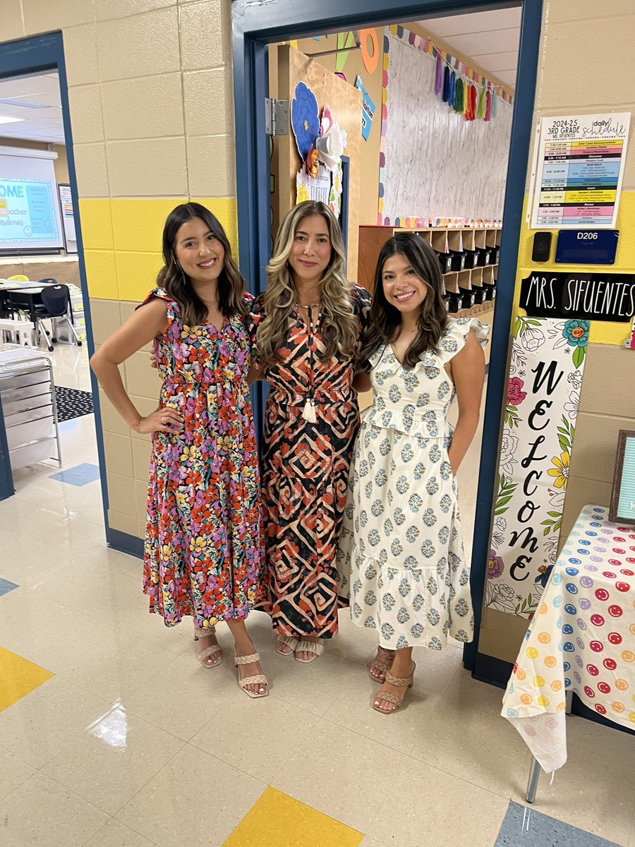 Adaniacsolis's tweet photo. What a successful meet the teacher night! Here’s to making this year the best one yet! @_mrscardenas @Lauren_Dawson13 @NISDEllison #ELLISONSTRONG #onehive 🤩♥️🐝 https://t.co/YUsRKWQgYV