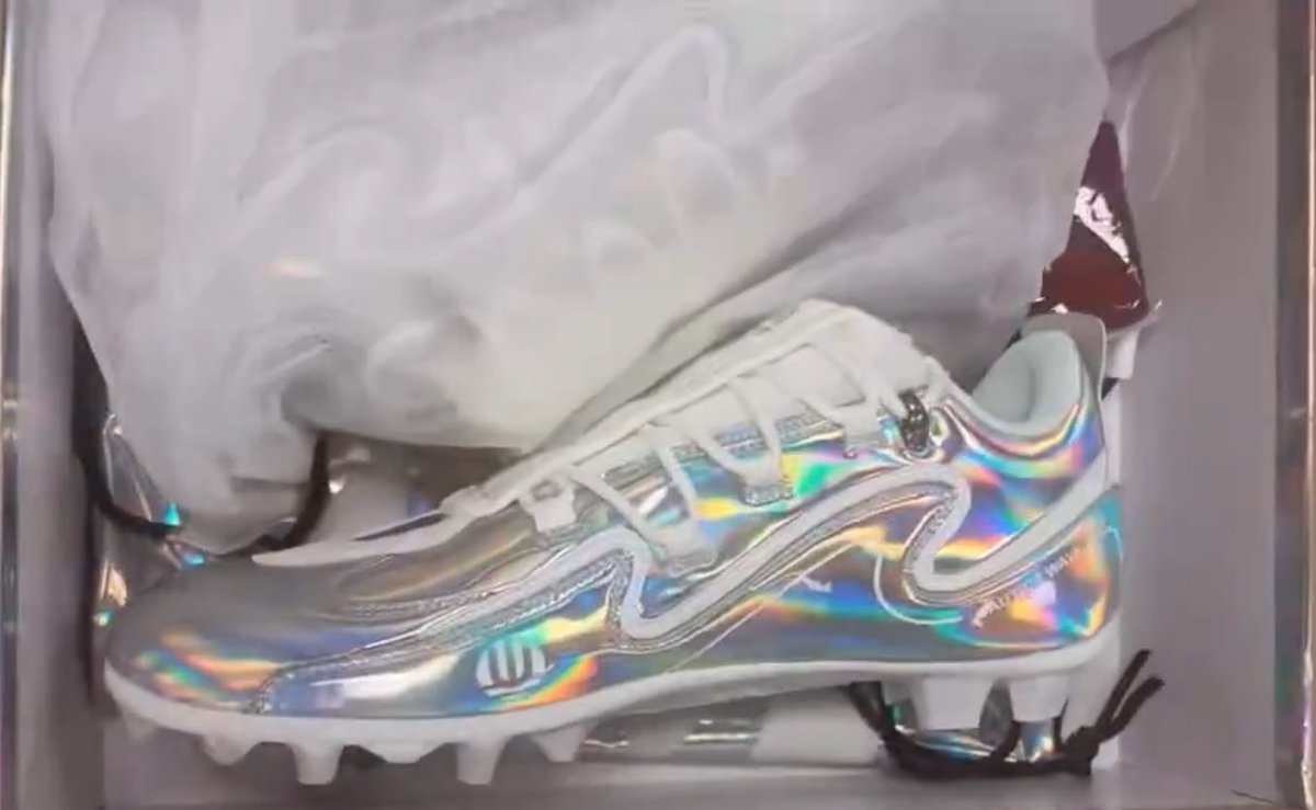 Coach RJ Luke (@coachrluke) on Twitter photo Big time shout out to <a href="/NGHSFootball/">North Gwinnett Football</a> Alum <a href="/NELSON_ISLE/">Robert Nelson Jr</a> for the team cleats that his company designed that our kids will be wearing this season!
✊💯🔥
#FAMILY #NORTG #BeADawg #VT24 Big time shout out to <a href="/NGHSFootball/">North Gwinnett Football</a> Alum <a href="/NELSON_ISLE/">Robert Nelson Jr</a> for the team cleats that his company designed that our kids will be wearing this season!
✊💯🔥
#FAMILY #NORTG #BeADawg #VT24