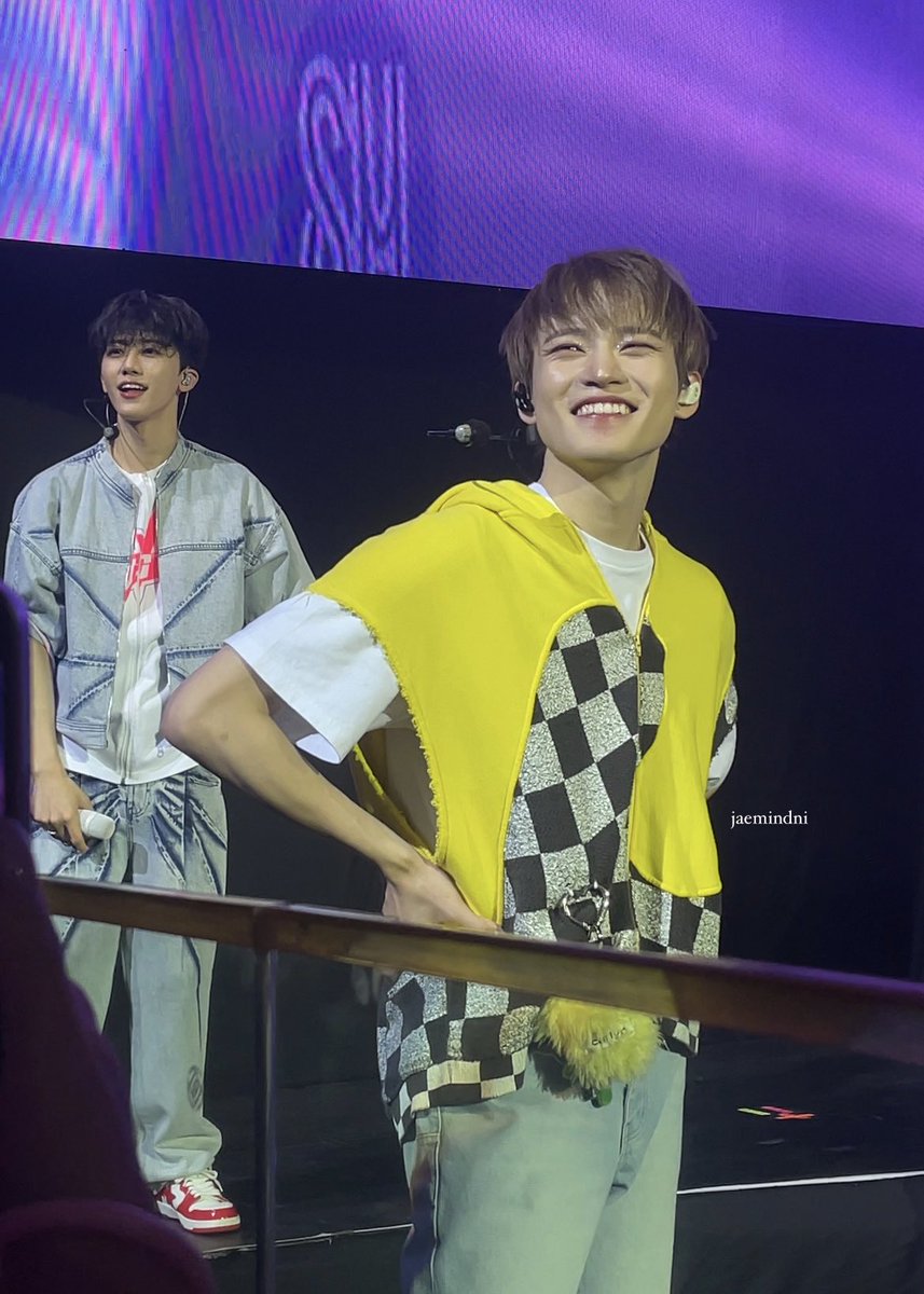 jaemindni's tweet photo. bro has beauty mode irl https://t.co/0f7mHsym0J