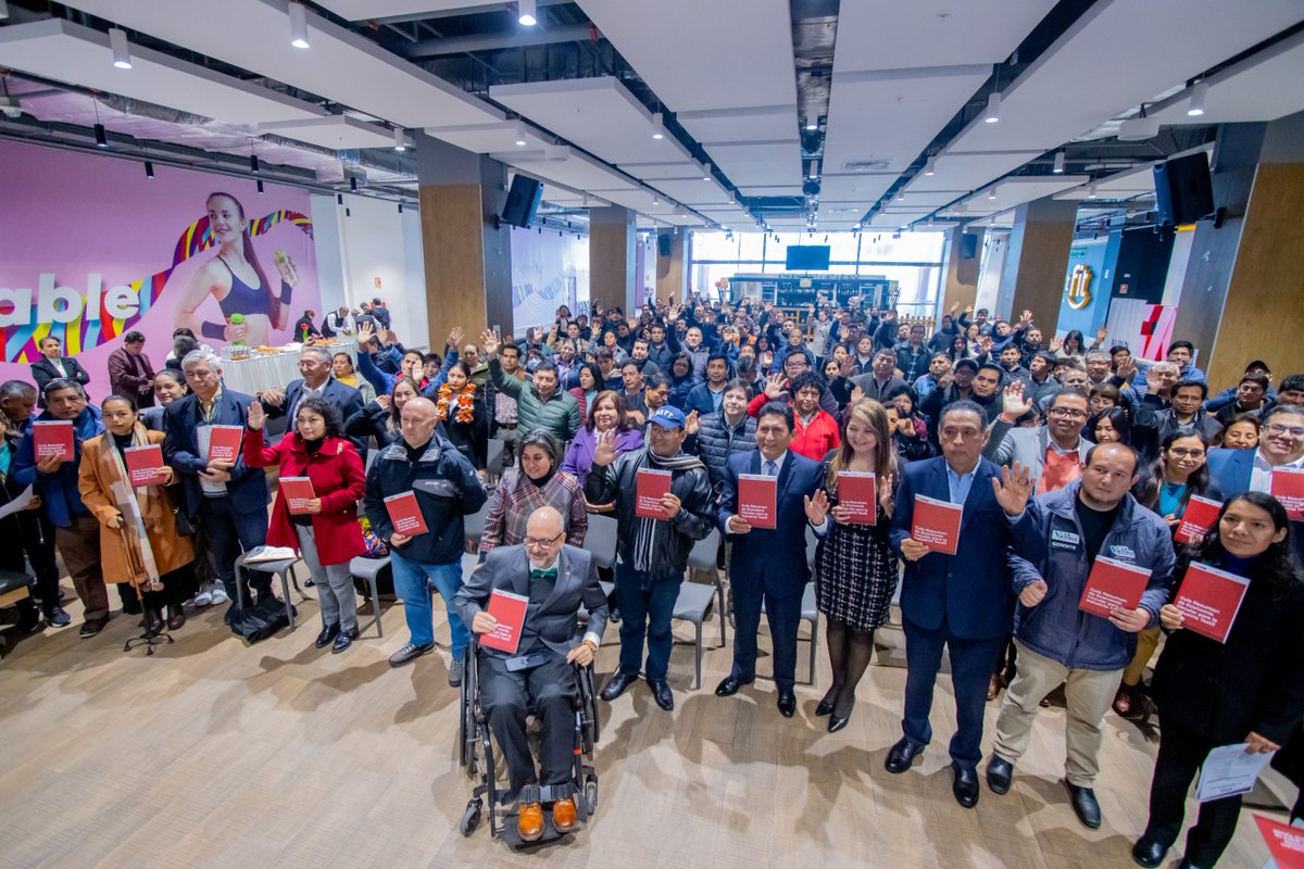 📢 Con la participación de más de 300 empresarios del sector textil, se realizó el evento “Gamarra Circular, nuevas oportunidades económicas”, donde se presentó la “Guía de Economía Circular para la Industria Textil”, una herramienta pionera diseñada para impulsar la transición