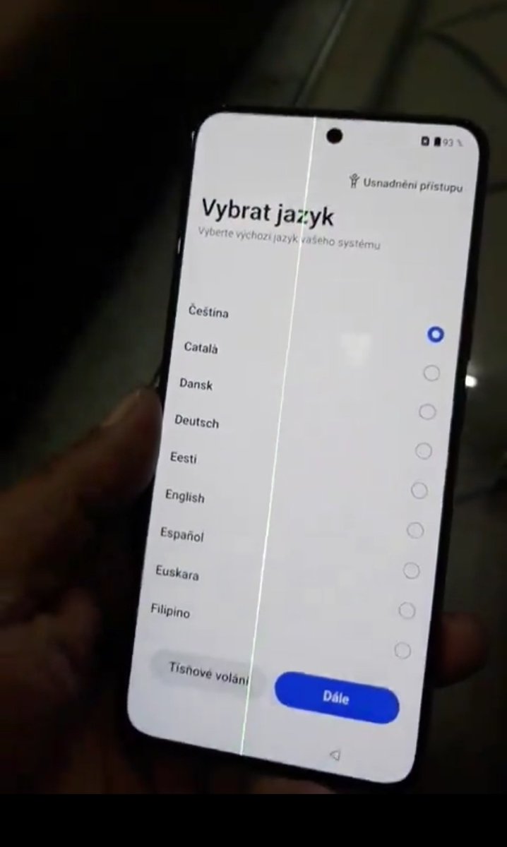IamSanju_Offl's tweet image. The new one plus Nord 4 phones shows green line issues.

How many of you have a green line on your phones

#OnePlus #oneplusgreenlineissue #technews