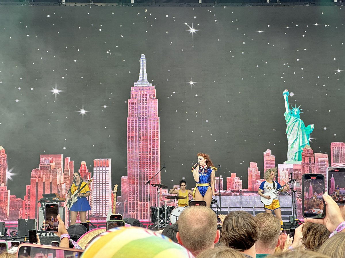 meg_quint_'s tweet image. To the #premed who’s scared that they won’t be able to do fun things in med school, I just saw our lord and savior Chappell Roan nearly front row. If you want to make fun happen while in school, you absolutely can ❤️