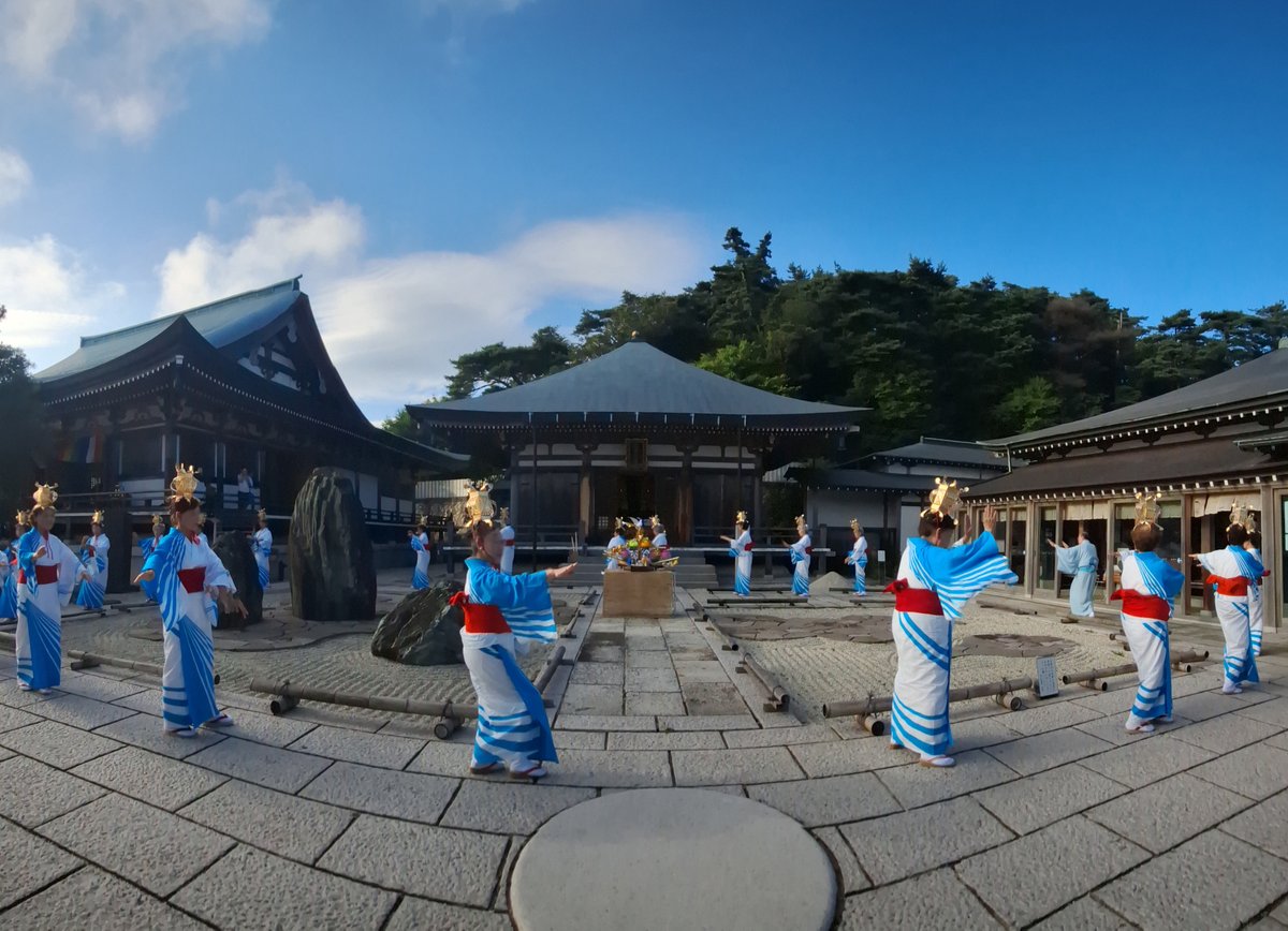 今日8月16日（金）は「摩耶の送り火・盆踊り」です。摩耶山天上寺の境内に精霊舟が並び、婦人会による誰でも参加可能の盆踊りが行われます。空に近い山の上で、先祖を送りましょう。盆踊りは17:00からスタート。奥摩耶音頭を聴かないとお盆は終われない。
詳しくは→mayasan.jp/mayalog/?p=129…