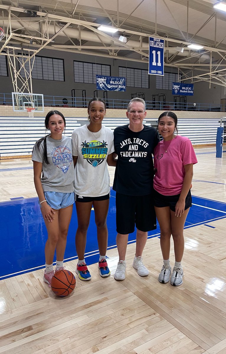 Chief Bridgforth (@cbridgforth) on Twitter photo <a href="/AshelynnBorunda/">ashelynnborunda</a> <a href="/AubreyAranda2/">Aubrey Aranda</a> and Kace Urlacher with a great workout tonight. Kace plays at Chicago state university. Uncle Brian’s banner hangs in the background. <a href="/DanielCorral12/">DC</a> <a href="/dial_dcflash/">Russell Dial</a> @PEAKMVMNT <a href="/coachdemel/">Randi Warren</a> <a href="/IrisDiaz3012/">Coach Diaz</a> <a href="/AshelynnBorunda/">ashelynnborunda</a> <a href="/AubreyAranda2/">Aubrey Aranda</a> and Kace Urlacher with a great workout tonight. Kace plays at Chicago state university. Uncle Brian’s banner hangs in the background. <a href="/DanielCorral12/">DC</a> <a href="/dial_dcflash/">Russell Dial</a> @PEAKMVMNT <a href="/coachdemel/">Randi Warren</a> <a href="/IrisDiaz3012/">Coach Diaz</a>