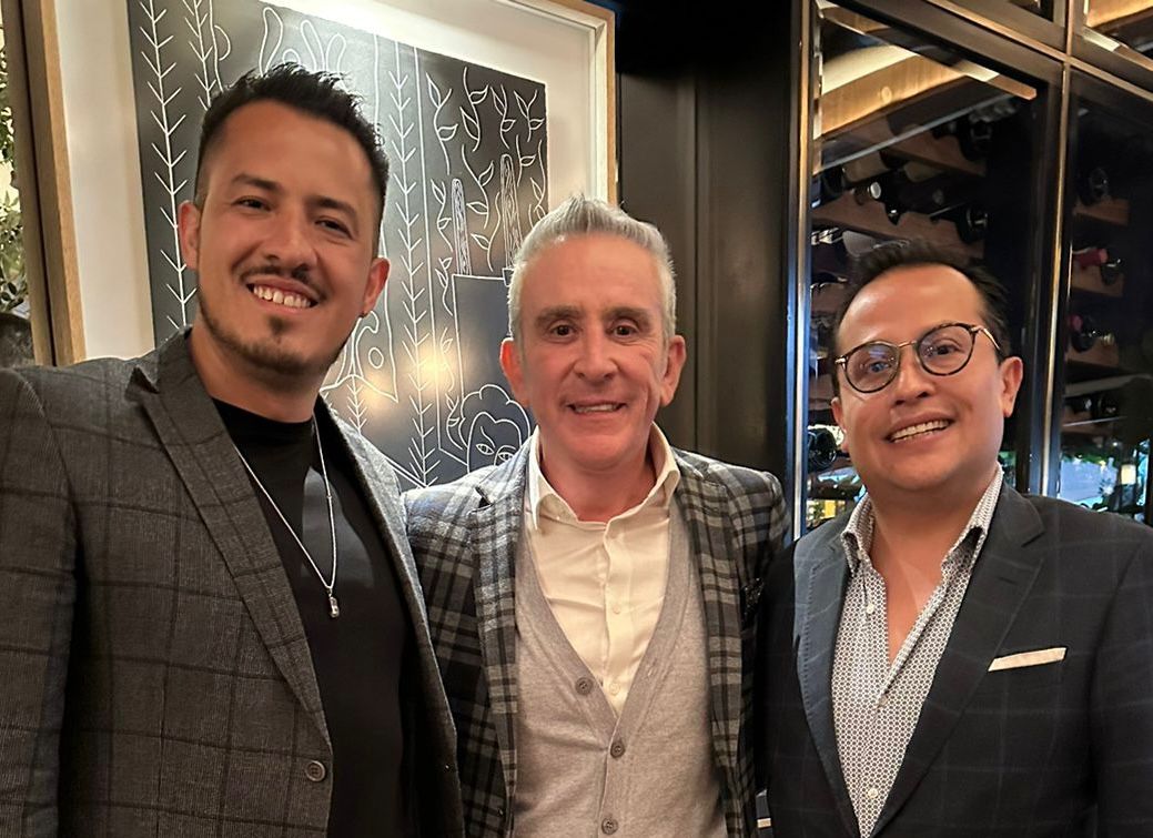 EnBogaMx's tweet image. Al sur de la #CDMX, el Coordinador Nacional de Proyectos Prioritarios @dolivo_a, el Diputado Federal, @RodrigoSamC y Emilio Escalante @PdteEscalante, Dueño del @Atlante, hablaron de impulsar iniciativas a favor del #deporte de forma integral en la zona metropolitana del país,…