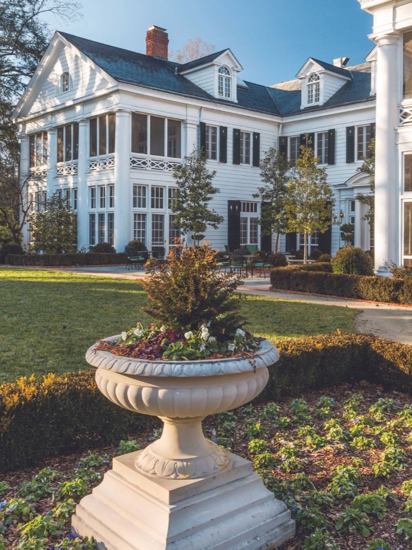 SouthernLadyMag's tweet photo. Soak up the balmy days of summer’s finale with an end-of-the-season getaway to one of our favorite Southern cities. Read more at https://t.co/rsARVfP5cC.
#southernladymag #southerndestinations #summertrip #summerinthesouth #weekenddestinations https://t.co/Zu74U5ugBZ