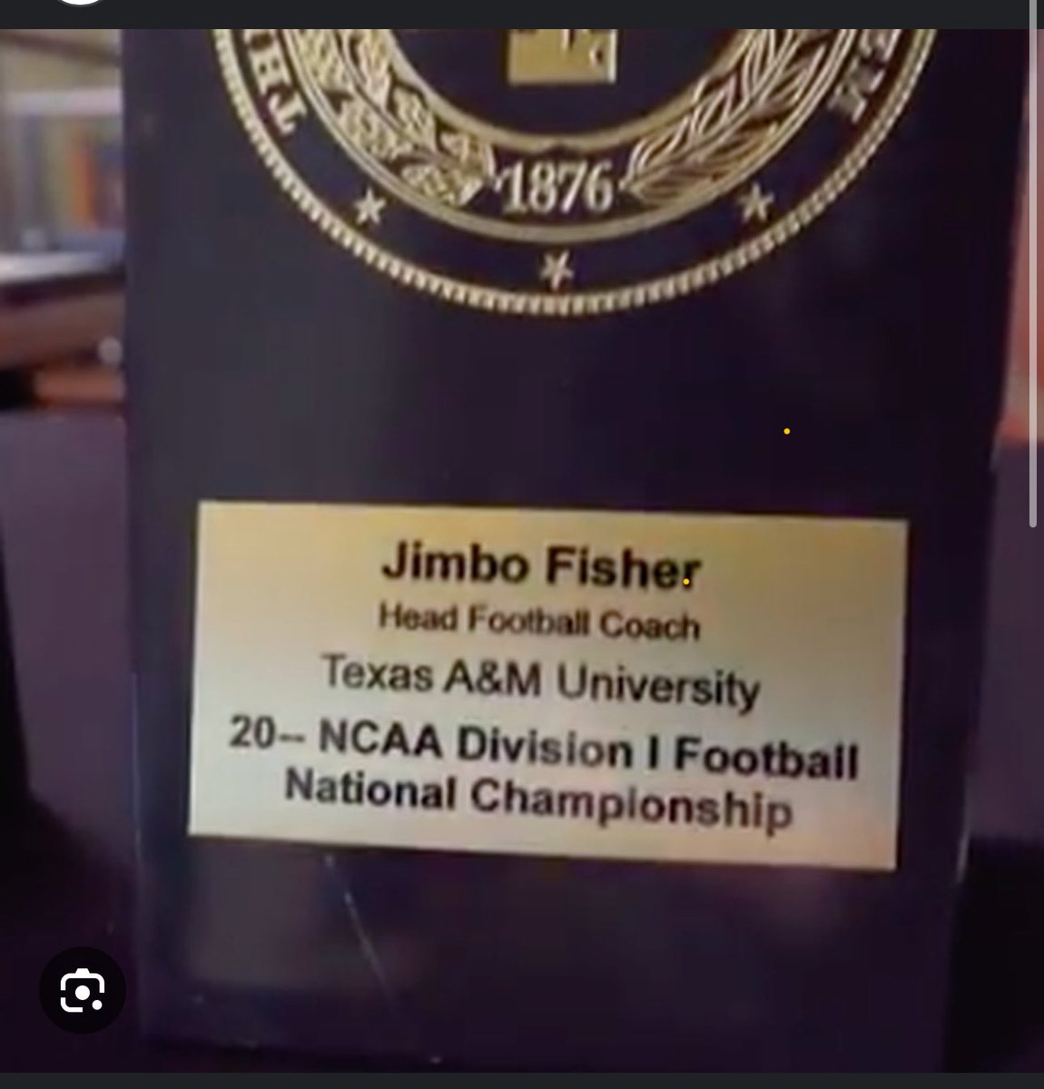 zowens4's tweet photo. @_iNEEDit_ 🤣 They gave him this plaque at the first press conference. https://t.co/7rhAqjUimK