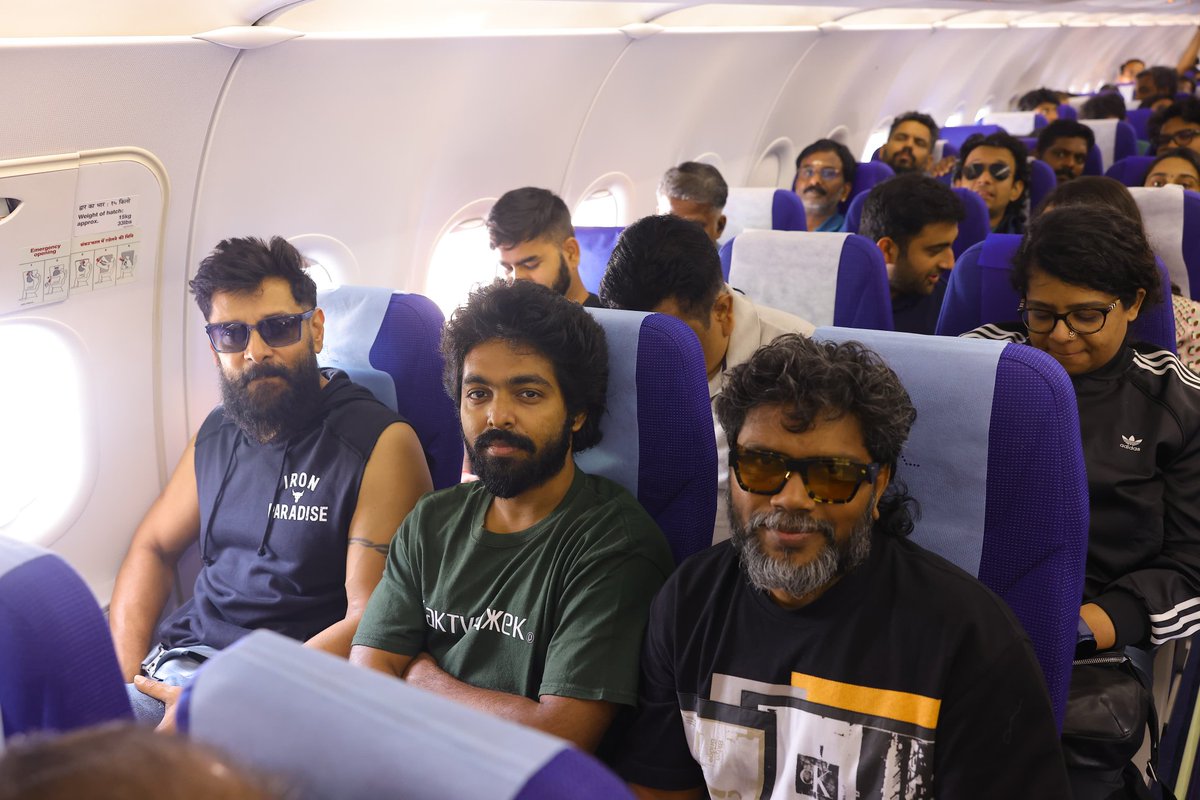 proyuvraaj's tweet photo. #Thangalaan team is headed to Hyderabad for some thrilling Promotions! 🔥

#Thangalaan @Thangalaan @chiyaan @beemji @GnanavelrajaKe @StudioGreen2 @OfficialNeelam @parvatweets @MalavikaM_ @gvprakash @NehaGnanavel @Dhananjayang @KvnProductions @SakthiFilmFctry @Tentkotta @APIfilms @homescreenent @MangoMassMedia @GokulamMovies @MythriRelease @shreyasgroup @NetflixIndia @jungleemusicSTH