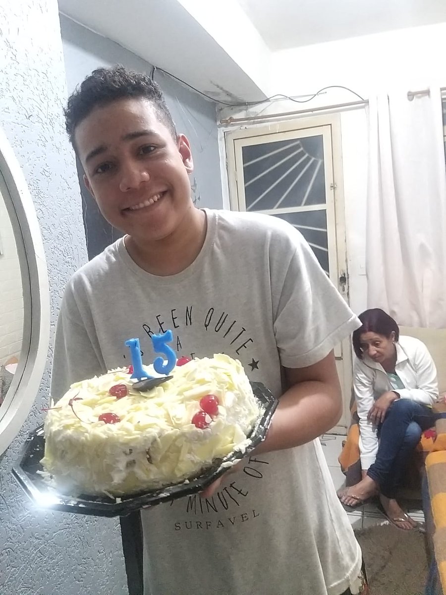 Murilo172211's tweet photo. Parabéns pra mim, há dezessete anos sendo o mais bonito da família Bastos Siqueira Furlan e Motta! Deixem seus parabéns nos comentários, soldados! 🗿🍷 https://t.co/7ZMfHuE1Xh